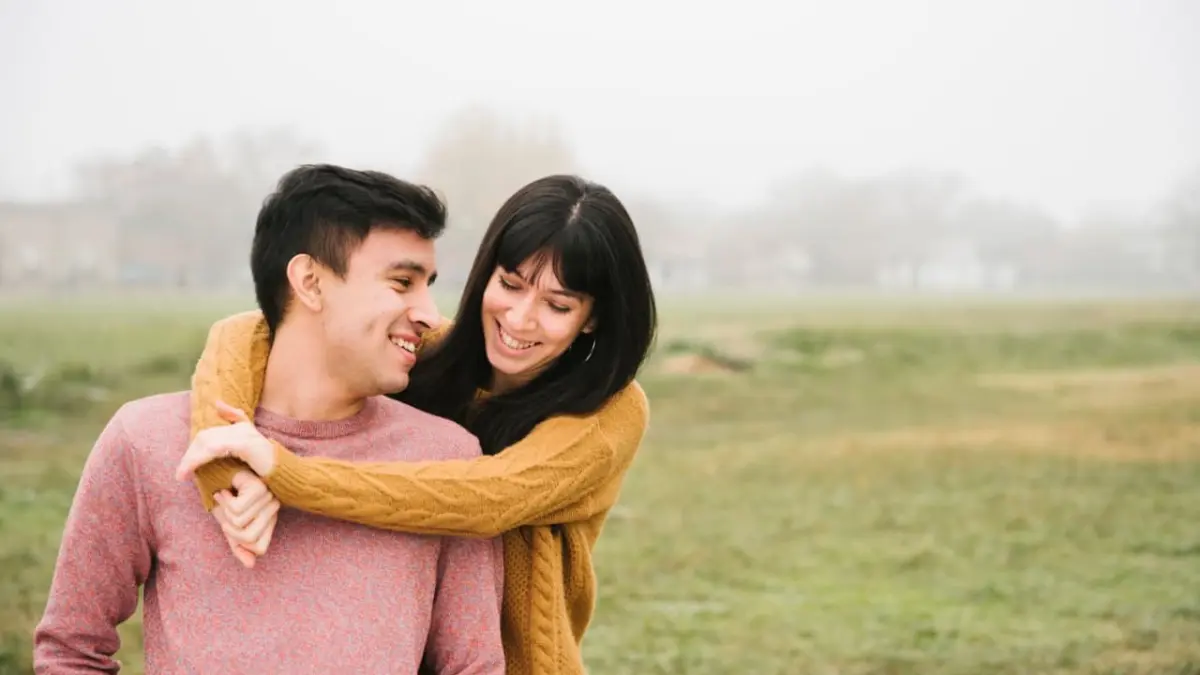 Christian Sugiono membongkar salah satu rahasia hubungan awetnya bersama Titi Kamal: COMMON GOALS. Menurutnya, hubungan panjang tidak selalu dipenuhi rasa berbunga. Yang membuat cinta tetap hidup justru tujuan hidup yang dibangun bersama. (ilustrasi/magnific.com)