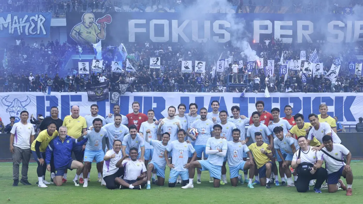Jelang duel panas kontra PSM Makassar, Maung Bandung dipastikan kehilangan tiga sosok penting sekaligus: Bojan Hodak, Federico Barba, dan Luciano Guaycochea (Skuad Persib Bandung. Sumber foto: persib)