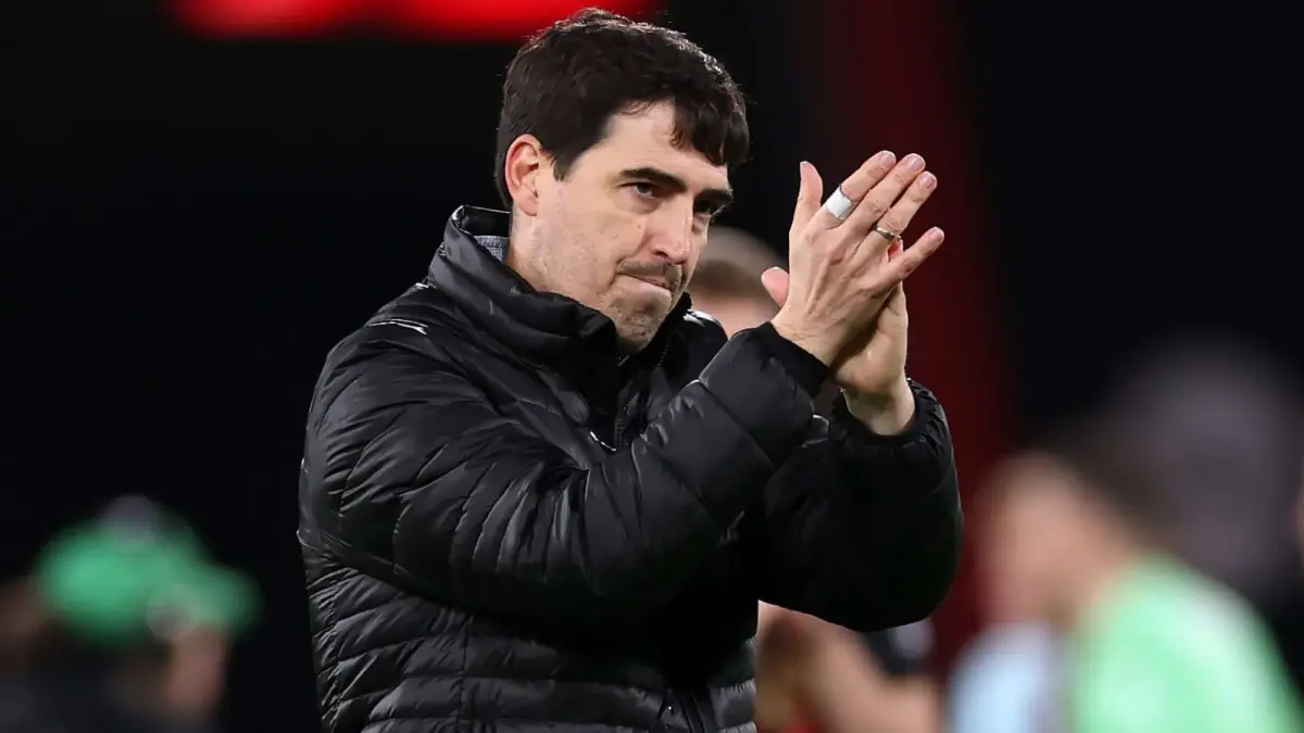 Andoni Iraola makin naik daun di Eropa. Setelah sukses mengubah Crystal Palace, kini Bayer Leverkusen mulai serius memburunya. (Sumber Foto : Getty Images/Ryan Pierse)