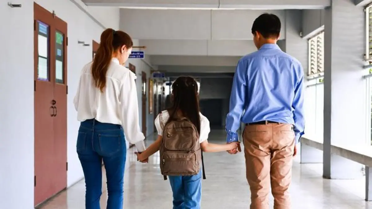 Sekolah bukan cuma tempat belajar. Lingkungan yang tepat bisa membentuk karakter dan rasa percaya diri anak sejak dini. (Sumber foto : Haibunda)