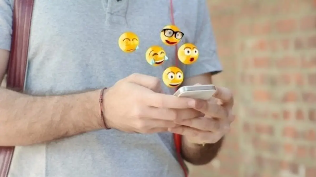Buat Gen Z, emoji bukan sekadar hiasan chat. Satu “🥺” atau “❤️” kadang punya arti lebih dalam daripada kata-kata panjang. (ilustrasi)