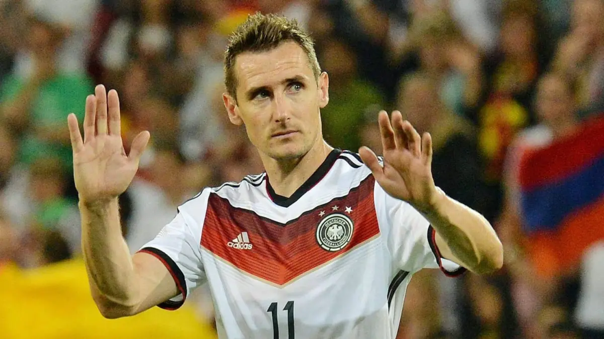 Nama Miroslav Klose mulai dikaitkan dengan kursi pelatih Lazio. Legenda Jerman itu disebut jadi kandidat kuat pengganti Maurizio Sarri di Olimpico. (Sumber foto : imago/Schwˆrer Pressefoto)
