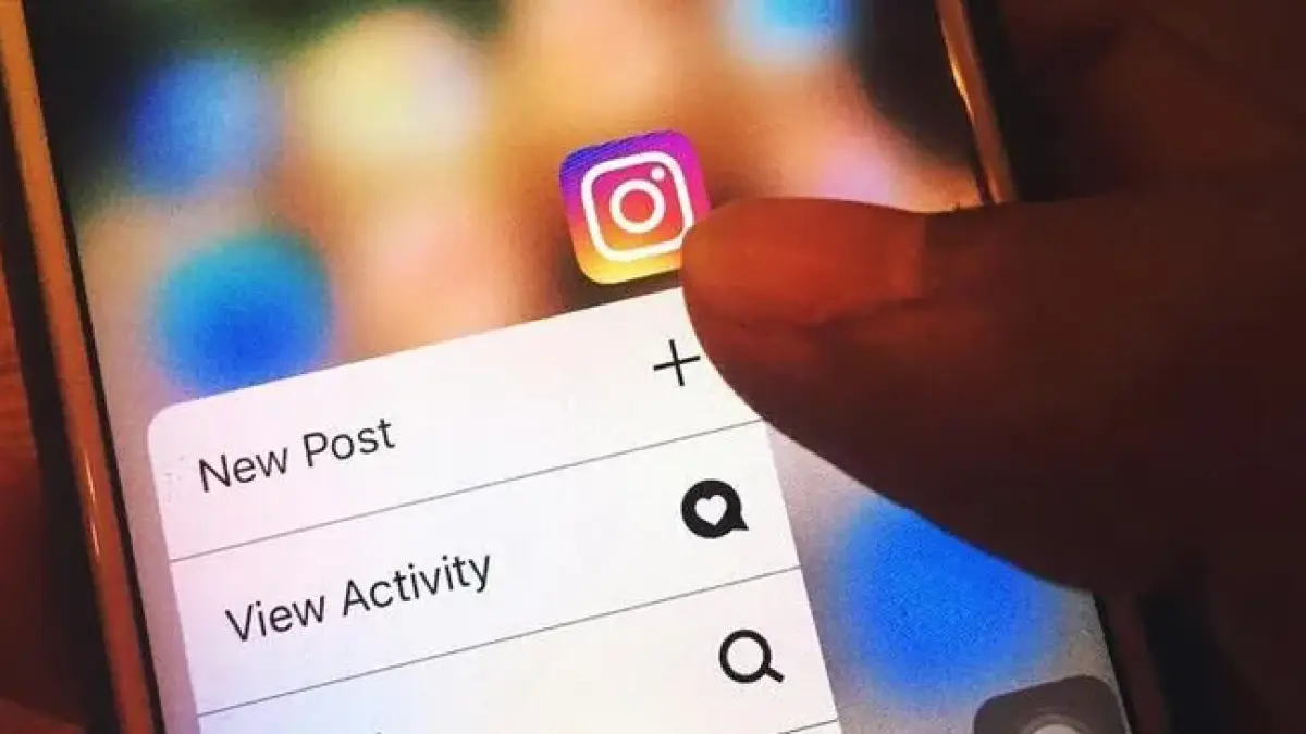 Foto blur, kopi setengah habis, sampai langit mendung ternyata bukan asal upload. Photo dump kini jadi seni pencitraan baru Gen Z! (Sumber: Pexels/Omkar Patyane) .