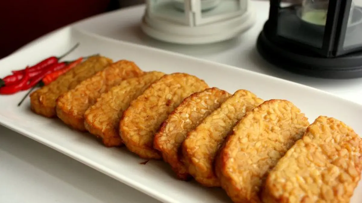 Murah meriah tapi manfaatnya luar biasa! Tempe kini diakui dunia sebagai superfood karena kaya protein, probiotik, dan nutrisi penting untuk tubuh. (Sumber: Pinterest)
