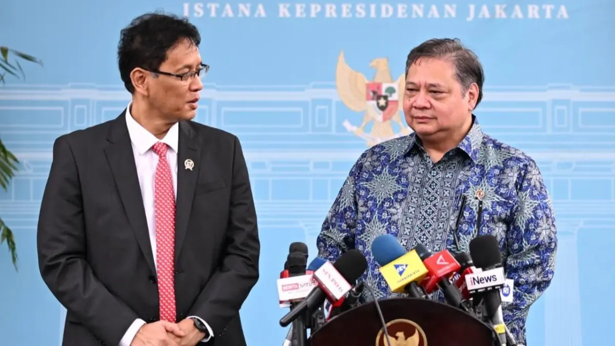 Menteri Koordinator Bidang Perekonomian Airlangga Hartarto bersama Menteri Keuangan Purbaya Yudhi Sadewa dalam keterangannya usai bertemu Presiden Prabowo Subianto di Kompleks Istana Kepresidenan, Jakarta, Jumat (22/05/2026) (Sumber foto: kemensetneg RI)