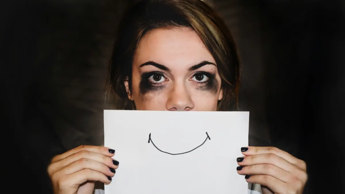 bagaimana media sosial membentuk persepsi kehidupan yang terlihat sempurna (Photo by Sydney Latham on Unsplash)