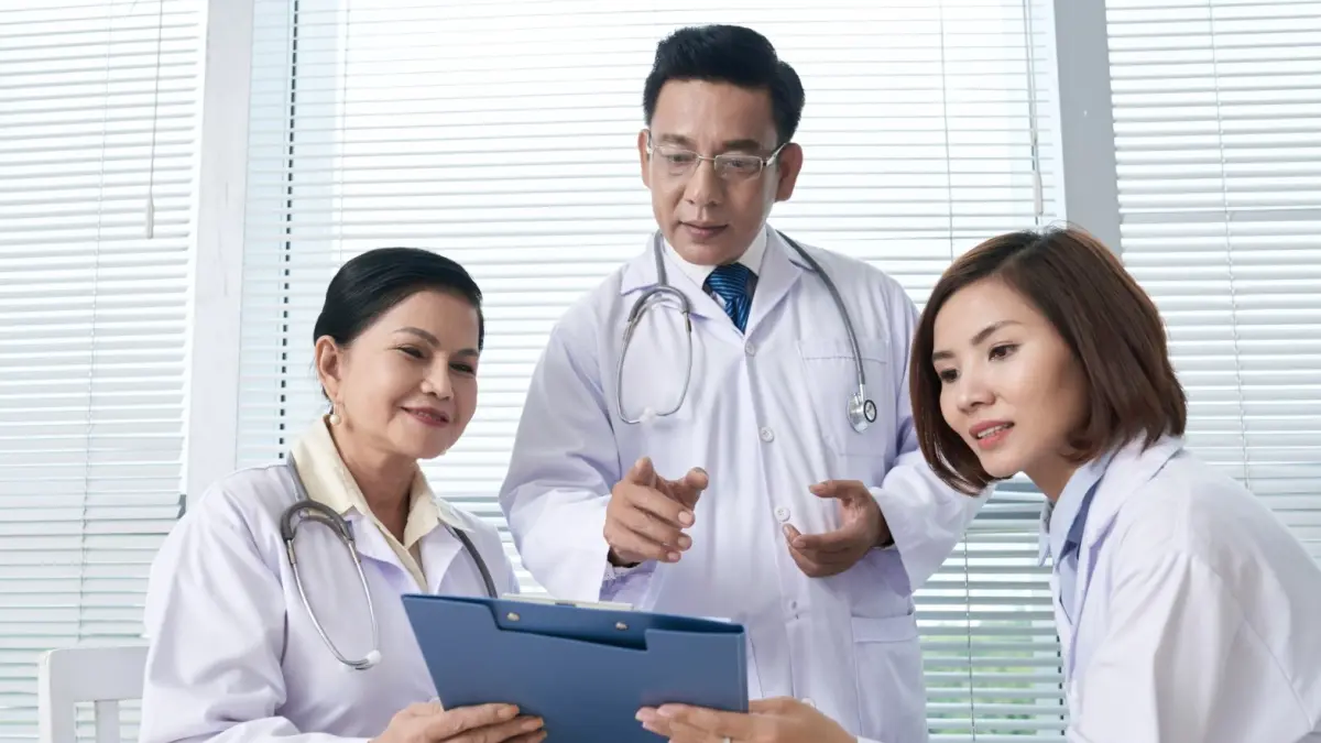 Kabar penting untuk dokter pendidik klinis! Mulai Juni 2026, registrasi dosen tetap resmi diberlakukan dengan aturan baru dari Kemdiktisaintek. (Sumber foto: freepik.com)