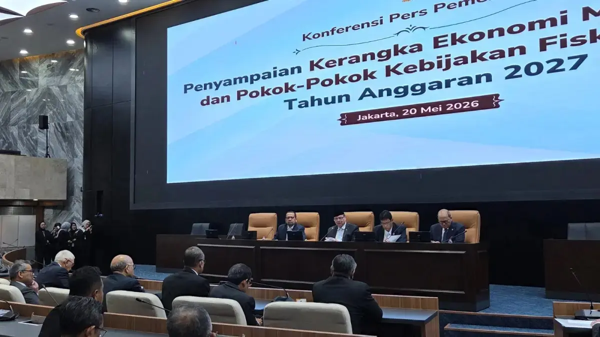 Menteri Koordinator bidang Perekonomian Airlangga Hartarto dalam konferensi pers KEM-PPKF di Kompleks Parlemen Senayan, Jakarta, Rabu (20/5). (Nurul F/JawaPos.com)