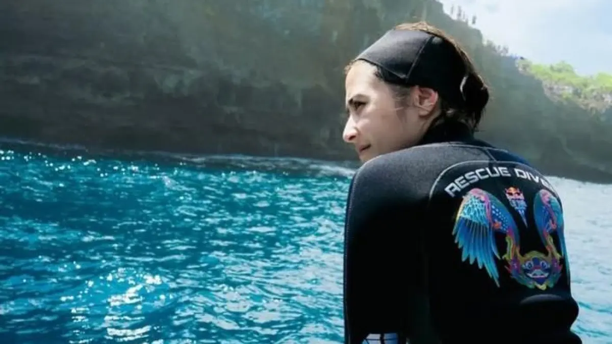 Prilly Latuconsina kembali bikin bangga Indonesia! Kali ini bukan lewat dunia hiburan, melainkan sebagai rescue diver di ajang ekstrem dunia. Salut banget! (Sumber: Instagram @bushcoo)