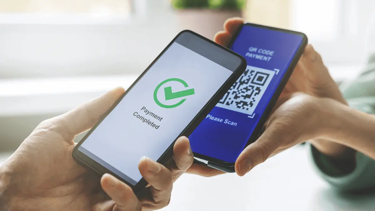 Sekarang banyak anak muda keluar rumah tanpa dompet, tapi tetap bisa bayar apa saja. Dari kopi, parkir, sampai split bill nongkrong, semuanya cukup scan QR. Cashless kini bukan cuma alat bayar, tapi sudah jadi gaya hidup Gen Z. (ilustrasi)