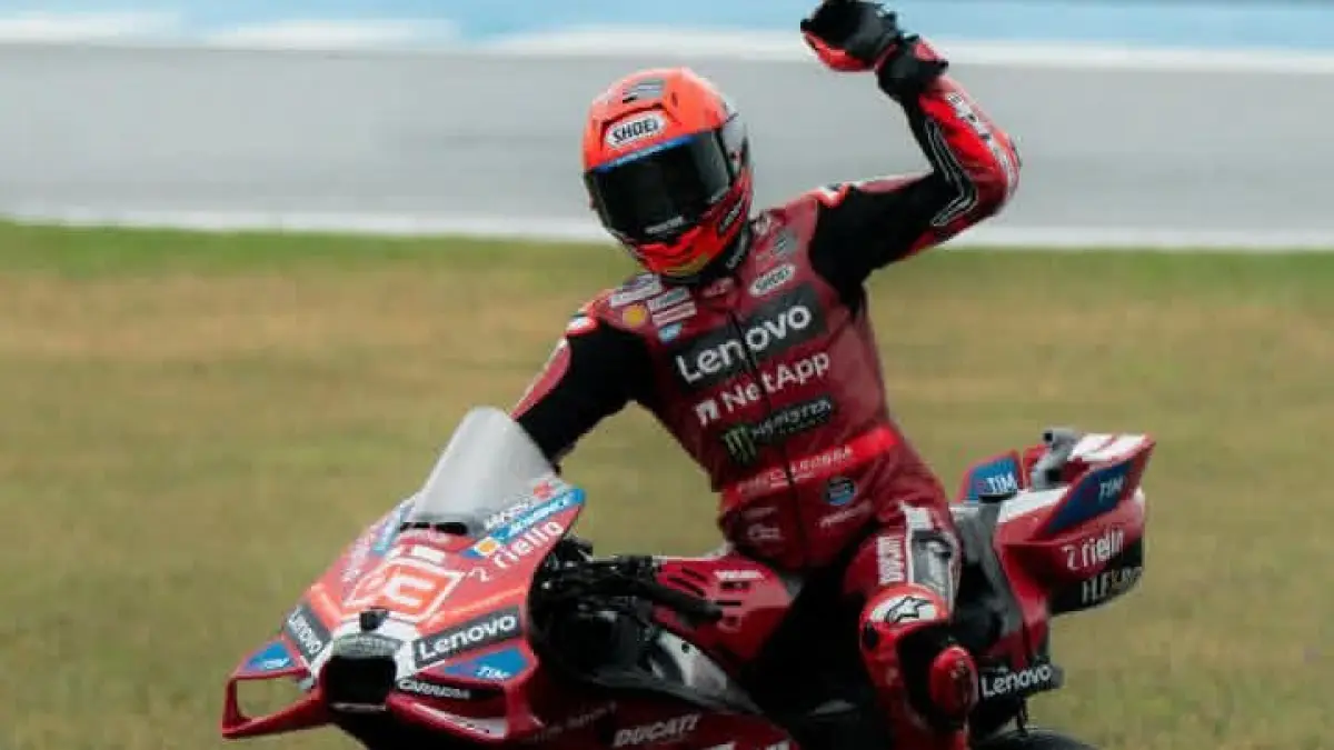 Marc Marquez akhirnya kembali! Setelah absen dua seri akibat cedera, sang juara dunia siap tampil lagi di MotoGP Italia 2026 dan membuat persaingan MotoGP makin panas. (Sumber Foto: Instagram @marcmarquez93)