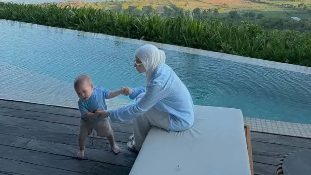 Laut biru, langit cerah, dan suasana yang jauh dari keramaian. Liburan Nikita Willy di Lombok sukses membuat warganet iri sekaligus ingin segera berlibur ke pulau eksotis tersebut. (instagram.com/nikitawillyofficial94)