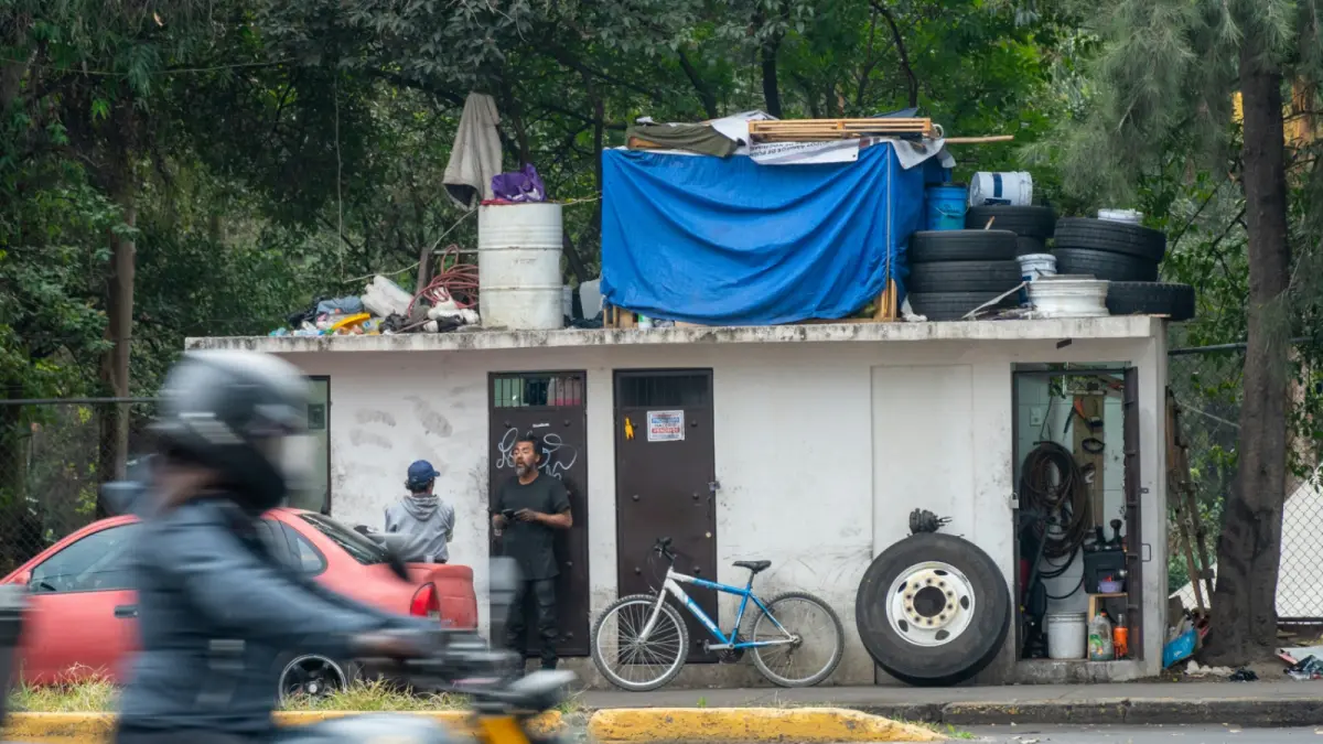 Dulu memiliki rumah dianggap langkah alami dalam perjalanan hidup. Kini, bagi banyak keluarga dan generasi muda, rumah terasa seperti target yang terus menjauh. Harga properti naik, biaya hidup membengkak, sementara gaji tak selalu mengikuti. (ilustrasi)