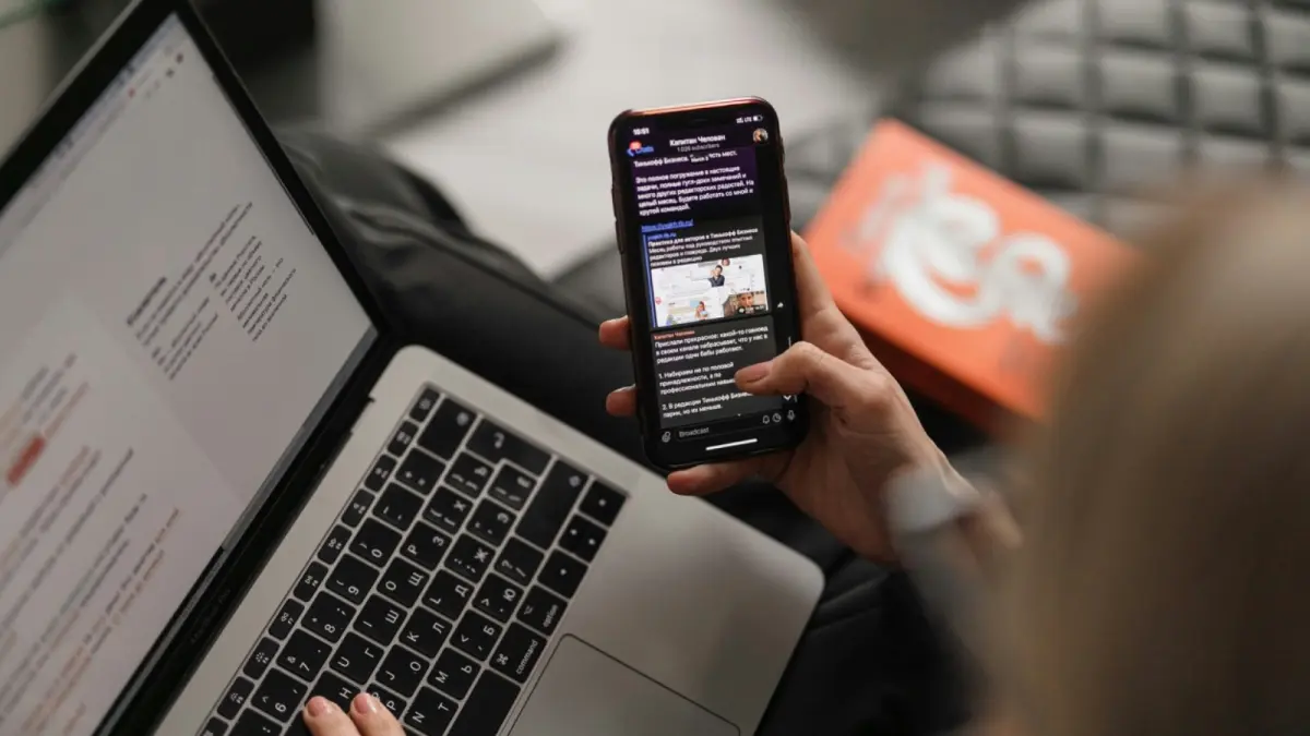 bagaimana notifikasi digital memengaruhi konsentrasi, produktivitas, dan kesehatan mental 9Photo by Maxim Ilyahov on Unsplash)