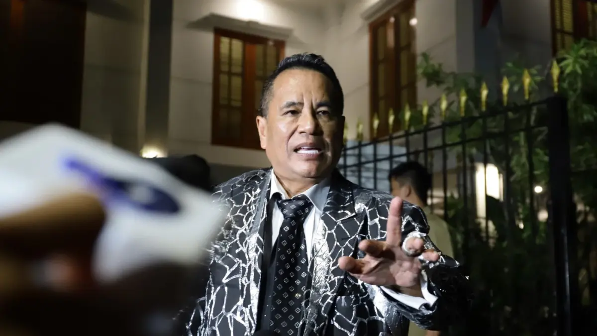 Nama Raffi Ahmad kembali menjadi sorotan setelah muncul dalam persidangan kasus dugaan suap importasi Bea Cukai. KPK mengakui nama Raffi sudah muncul dalam proses penyidikan dan akan mendalami fakta yang terungkap di ruang sidang. (Pengacara kondang Hotman Paris - Dery Ridwansah/JawaPos.com)