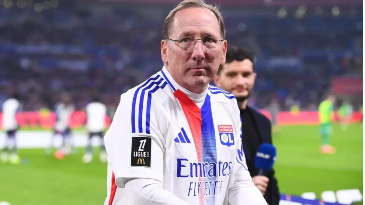 Situasi di Lyon semakin panas! Klub raksasa Prancis itu dikabarkan menggugat pemiliknya sendiri, John Textor, di tengah berbagai masalah yang belum selesai. Konflik yang awalnya terjadi di balik layar kini berubah menjadi pertarungan hukum dan membuat masa depan Lyon penuh tanda tanya. (Sumber foto : SportsPro)