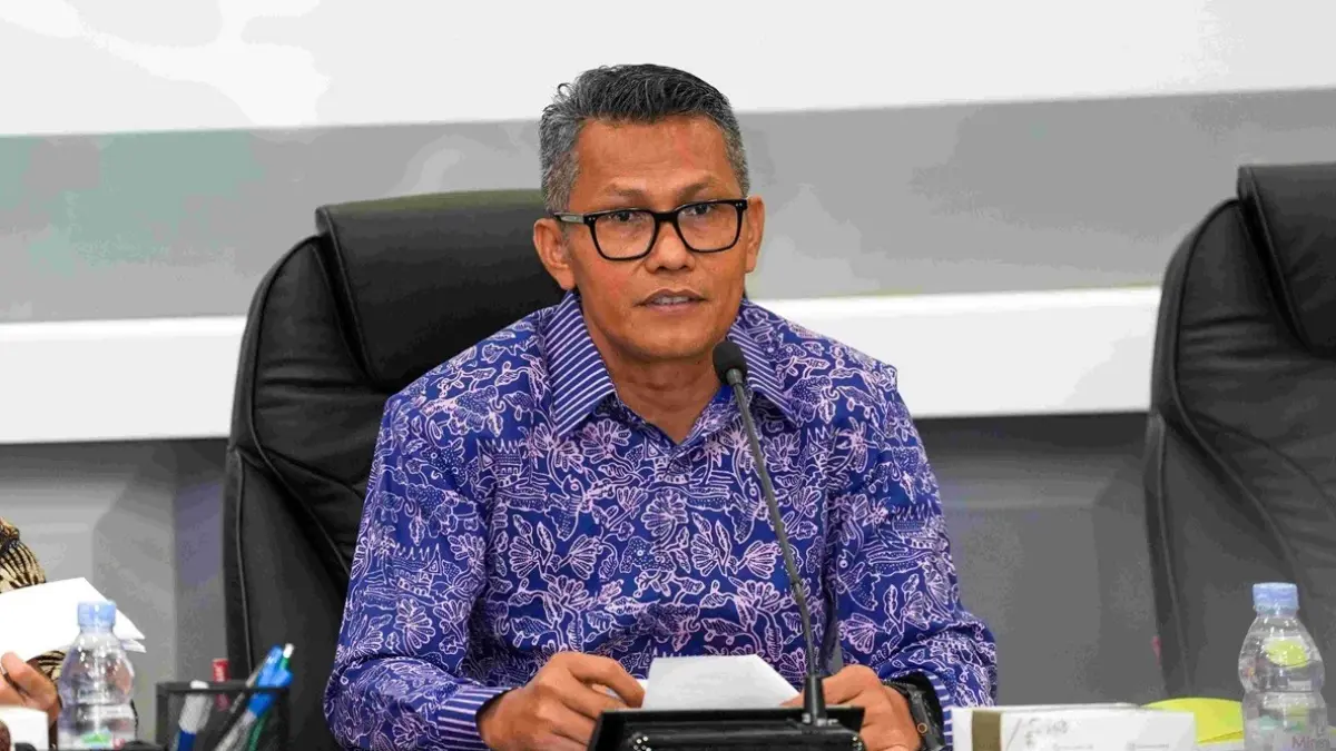 Juru Bicara Kementerian Perindustrian Febri Hendri Antoni Arief dalam Rilis IKI April 2025 di Jakarta. (Agfi/Jawapos)
