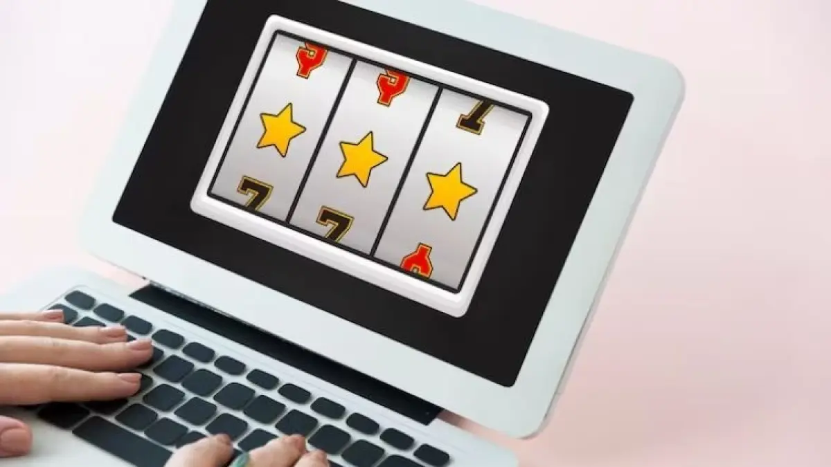 Pemerintah mencatat sekitar 200 ribu anak telah terpapar perjudian daring. Dampaknya bukan hanya kecanduan, tetapi juga bisa memicu penurunan prestasi, kebohongan, pencurian, hingga penipuan digital. (Ilustrasi judi online/jawapos)