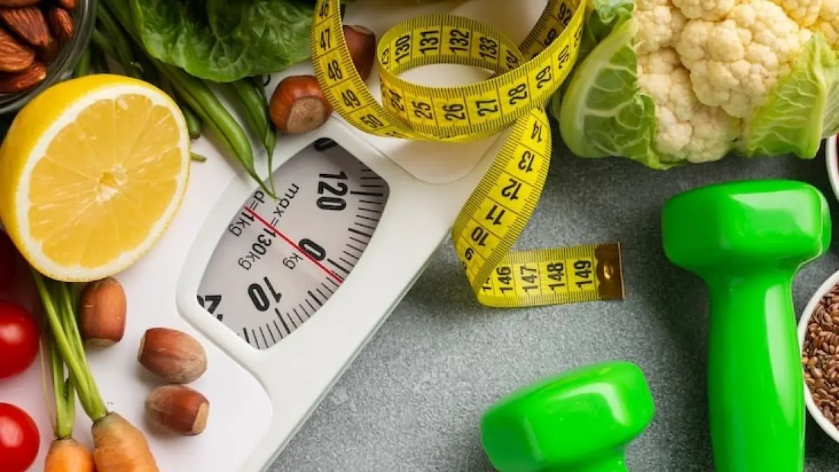 Kunci menurunkan berat badan ternyata ada pada kebiasaan sederhana seperti minum air putih yang cukup, memperbanyak protein dan serat, tidur teratur, serta tetap aktif bergerak setiap hari. (ilustrasi)