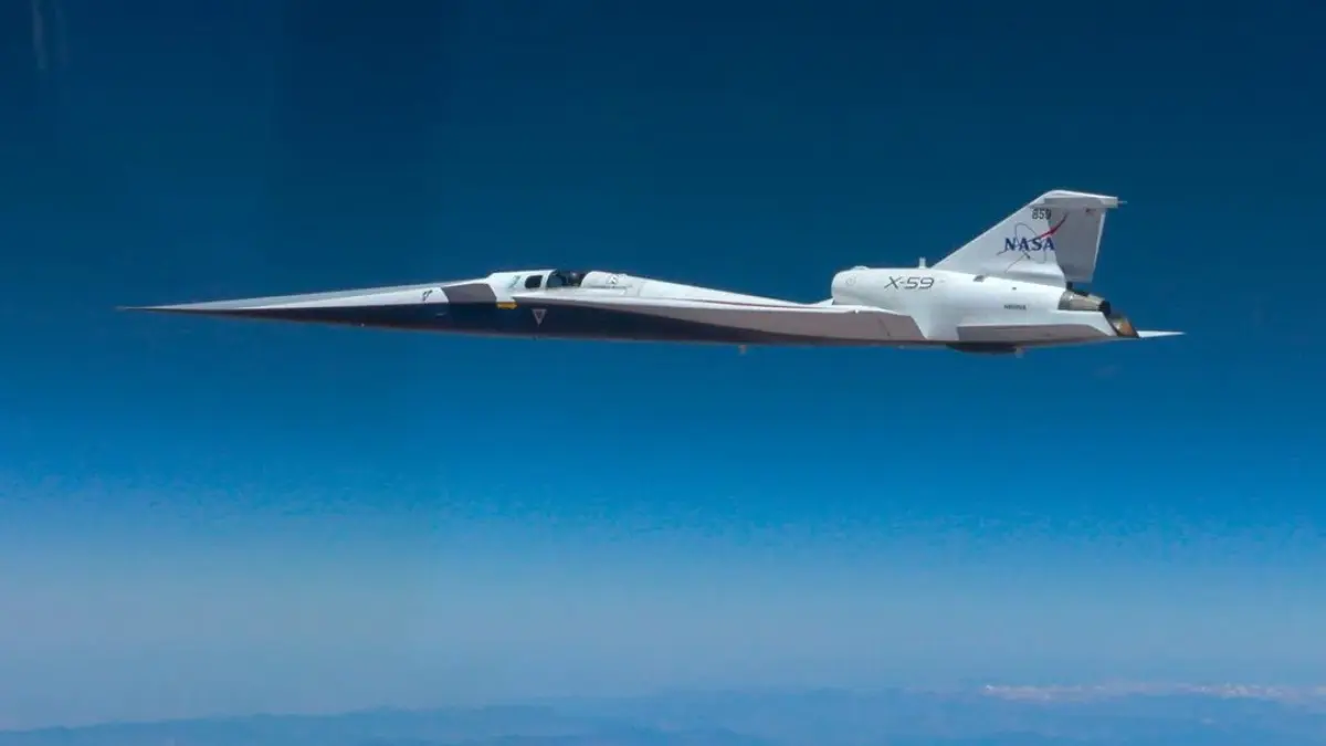 Pesawat eksperimental X-59 berhasil melaju hingga Mach 1,4 atau sekitar 1.487 km/jam tanpa menghasilkan ledakan sonic boom yang menggelegar seperti pesawat supersonik biasa. (Lori Losey/NASA)