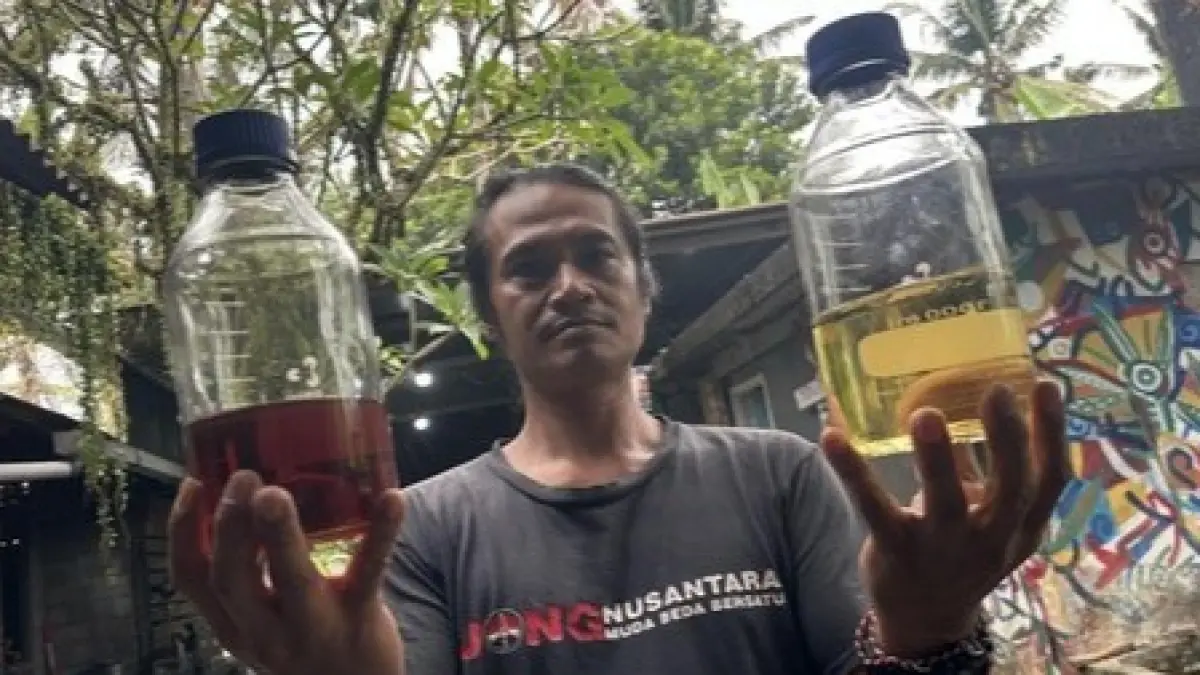Seorang warga Bali berhasil mengembangkan teknologi pirolisis yang mampu mengubah limbah plastik menjadi bahan bakar alternatif. Selain membantu mengurangi tumpukan sampah, inovasi ini juga membuka peluang terciptanya sumber energi yang lebih ekonomis. (detik.com)