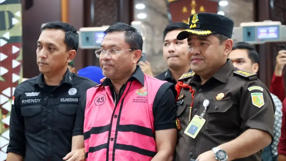 Kejaksaan Agung menetapkan tiga tersangka yaitu mantan Kepala BGN Dadan Hindayana, dan dua mantan Wakil Kepala BGN yakni Sony Sanjaya dan Lodewyk Pusung sebagai tersangka dugaan tindak pidana korupsi tata kelola program MBG pada BGN tahun 2025-2026. (Dery Ridwansah/ JawaPos.com)