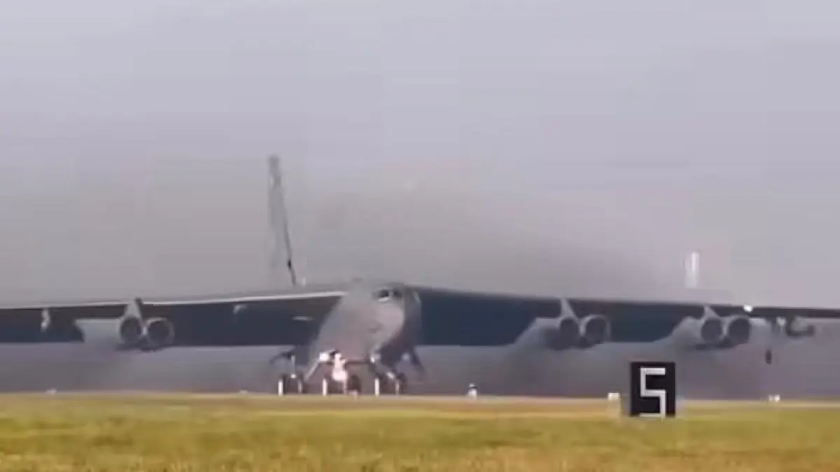 Salah satu pesawat pembom paling legendaris milik Amerika Serikat mengalami kecelakaan fatal hanya beberapa saat setelah lepas landas. Seluruh kru tewas dan penyebab insiden masih menjadi misteri. (Sumber: Instagram @warta.dotcom)