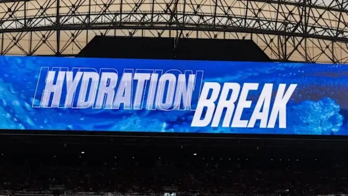 Hydration break terus memicu perdebatan di Piala Dunia 2026. Di tengah tudingan soal kepentingan iklan dan komersial, FIFA akhirnya memberikan penjelasan resmi yang mengejutkan banyak pihak. (Sumber foto : BBC)