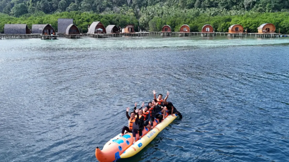 Murah dan penuh teman baru atau lebih mahal tapi bebas menentukan segalanya? Perdebatan open trip vs private trip kembali ramai. Kamu tim yang mana? (wukitravel.com)