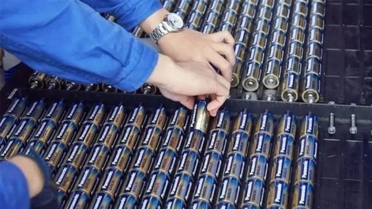 Tak hanya fokus memproduksi baterai kendaraan listrik, Indonesia kini mulai menyiapkan sistem daur ulang demi menjaga pasokan bahan baku, mengurangi limbah elektronik, sekaligus membuka peluang investasi baru.  (Sumber Foto: Pinterest)