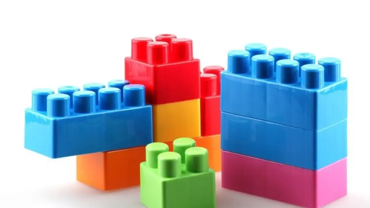 Masih menganggap LEGO hanya mainan biasa? Di balik balok-balok warna-warni itu, tersimpan manfaat besar untuk perkembangan otak, kreativitas, hingga kemampuan sosial anak. Simak alasannya mengapa banyak ahli merekomendasikan permainan ini. (sumber foto : All Worship)