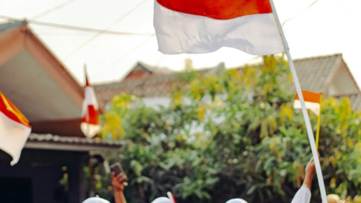 paradoks Indonesia sebagai negara kaya sumber daya alam, namun masyarakat masih merasakan biaya hidup yang semakin tinggi (Photo by Ivan Samudra on Unsplash)