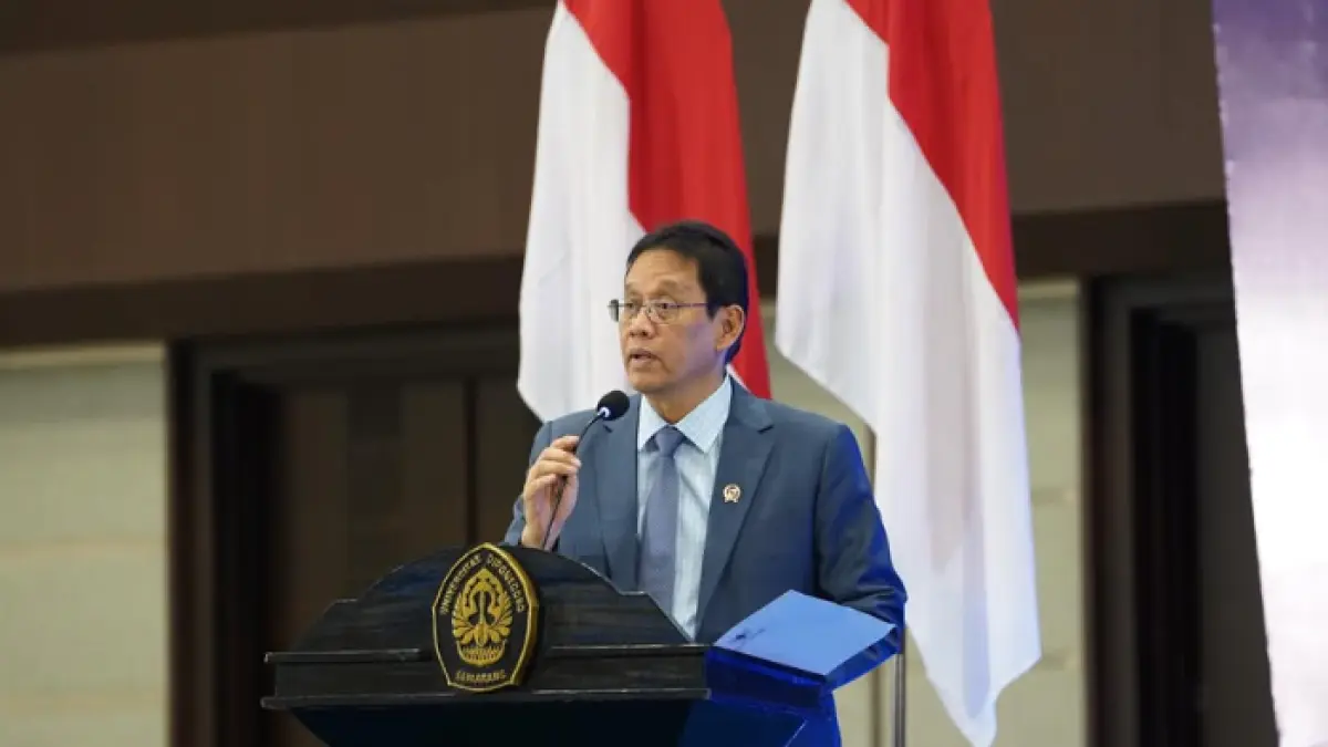 Di hadapan lebih dari 1.300 mahasiswa Undip, Menkeu Purbaya menegaskan APBN tetap menjadi benteng utama menjaga stabilitas ekonomi Indonesia di tengah gejolak global. Pemerintah juga menargetkan pertumbuhan ekonomi 8 persen melalui penguatan SDM, pendidikan, dan industrialisasi. (Sumber Foto: Instagram @menkeuri)