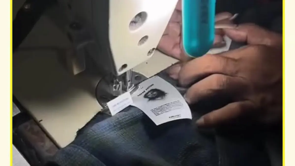 Bukan hanya logo atau ukuran, brand fashion asal Solo ini mencetak ilustrasi wajah para penjahit di label baju. (solopos.com)