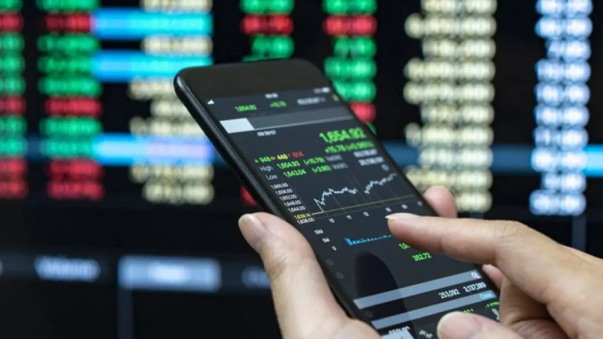 Banyak orang tertarik trading karena potensi keuntungan yang besar, tetapi tidak sedikit yang kehilangan modal karena kurang memahami dasar-dasarnya. (sumber foto: ekrut.com)