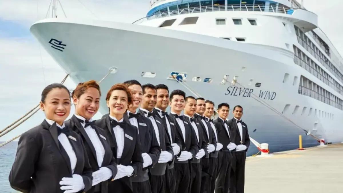 Tidak harus lulusan pariwisata untuk bisa bekerja di kapal pesiar. Banyak posisi yang terbuka bagi lulusan SMA, SMK, hingga perguruan tinggi dari berbagai jurusan. (neptunecruise.com)