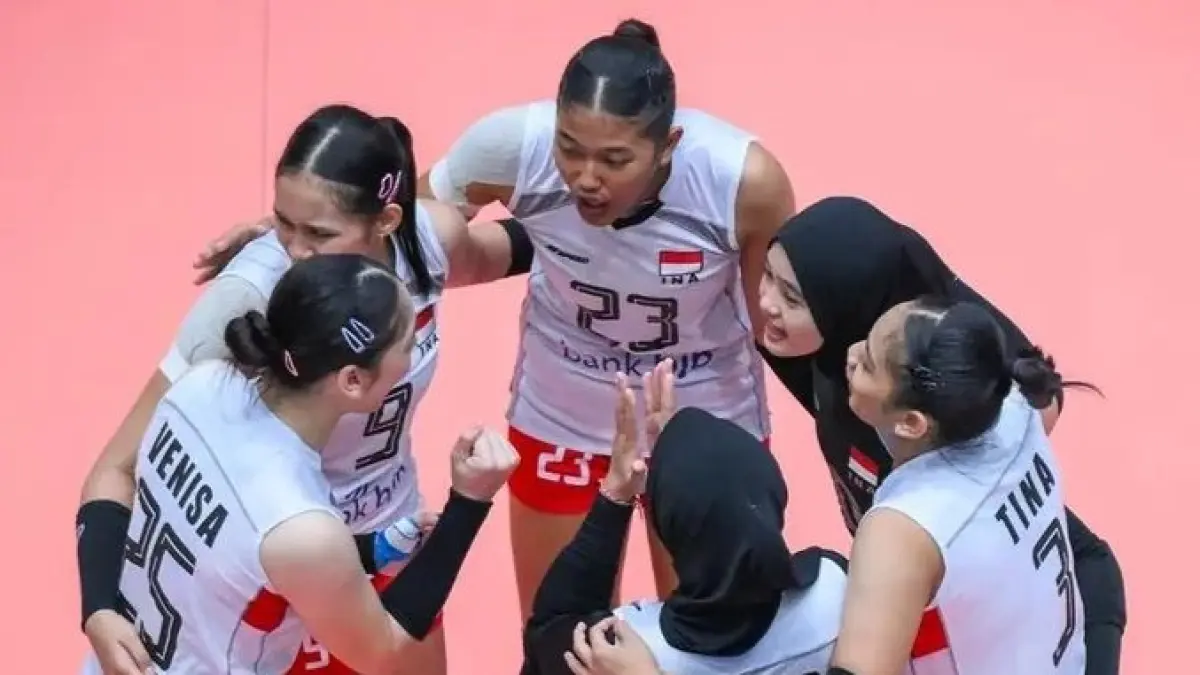Perjuangan Tim Voli Putri Indonesia harus terhenti di perempat final setelah kalah 0-3 dari Thailand. Meski gagal melaju, semangat juang Merah Putih tetap mendapat apresiasi. (Sumber: Instagram @volleyballmotions.ina)