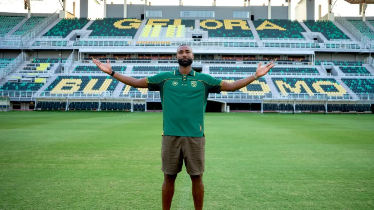 Persebaya resmi mendapatkan tanda tangan Yuran Fernandes. Bek berpengalaman asal Tanjung Verde itu siap menjadi tembok kokoh Bajol Ijo sekaligus membawa ambisi besar di Super League 2026/27. (Sumber foto: Persebaya)