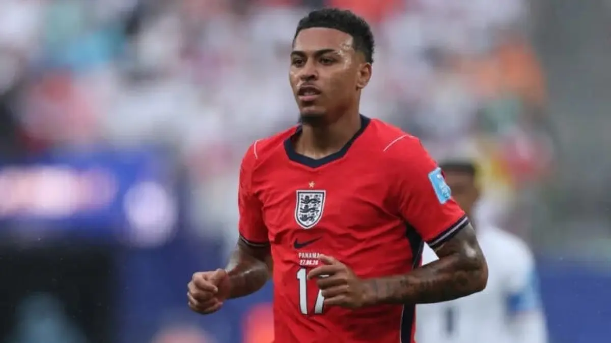 Chelsea resmi menghentikan perburuan Morgan Rogers karena harga yang dipasang Aston Villa dinilai terlalu tinggi. The Blues kini mengalihkan fokus ke target lain, sementara Arsenal masih terus memantau situasi sang gelandang muda Inggris. (Sumber foto : Football Today)