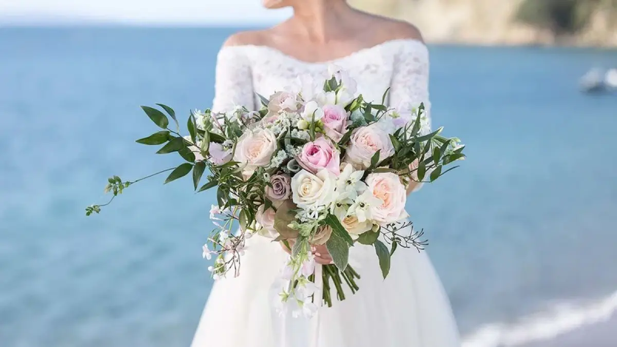 Buket pengantin bukan hanya pemanis penampilan, tetapi juga memiliki makna mendalam. Yuk, kenali 7 jenis buket pengantin agar pilihanmu semakin sesuai dengan tema dan karakter di hari bahagia. (ilustrasi buket)