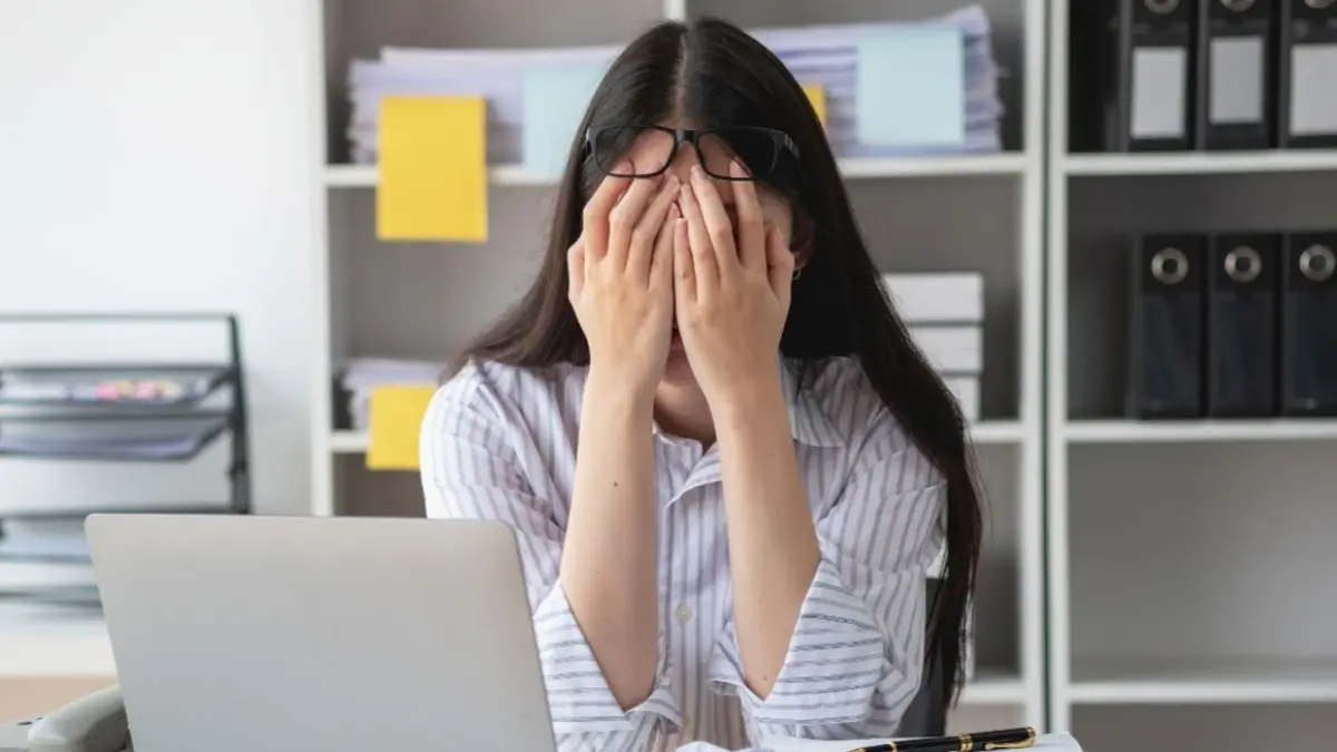 Burnout bukan sekadar merasa lelah. Banyak Gen Z mengalaminya tanpa sadar hingga berdampak pada kesehatan mental dan produktivitas. (ilustrasi)