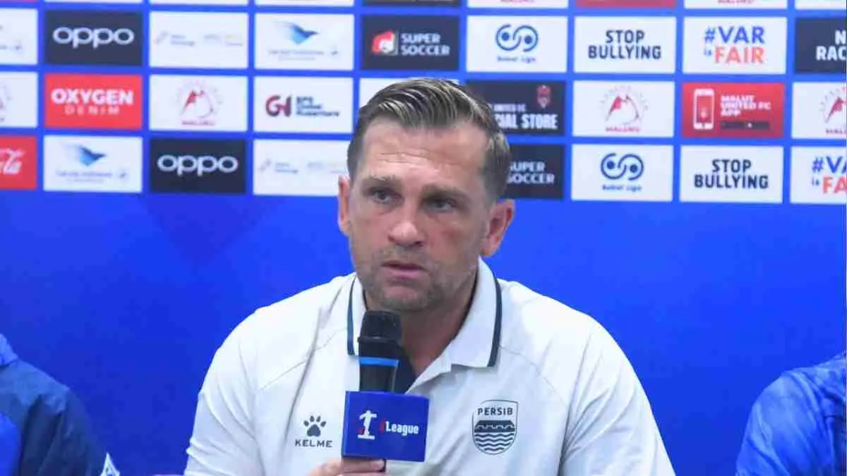 Persib Bandung memilih menjadikan Piala Presiden 2026 sebagai ajang mematangkan kondisi tim, bukan sekadar mengejar trofi. Igor Tolic fokus membangun kebugaran pemain, mempercepat adaptasi rekrutan baru, dan menyiapkan skuad menghadapi padatnya kompetisi domestik serta AFC Champions League Two musim ini. (Sumber foto: Persib)