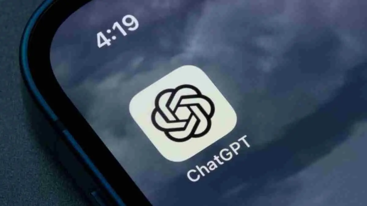 ChatGPT kini terasa semakin mirip manusia! OpenAI resmi meluncurkan GPT-Live, teknologi baru yang membuat percakapan suara lebih alami, mampu mendengarkan dan berbicara secara bersamaan, serta memahami jeda saat pengguna berpikir. (news test/Pinterest)