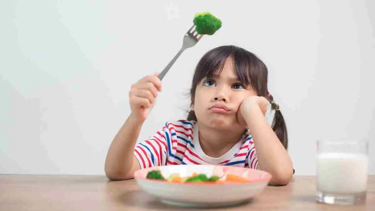 Si kecil selalu menolak sayur? Jangan buru-buru menyerah. Dengan sedikit kreativitas, sayuran bisa diolah menjadi menu lezat yang disukai anak. Simak inspirasi resep sehat berikut! (ilustrasi)