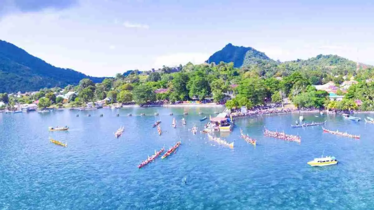 Ingin menjelajahi Banda Neira tanpa ikut open trip? Simak panduan lengkap mulai dari rute keberangkatan dari Jawa Timur, estimasi budget, hingga tips hemat agar liburan tetap seru tanpa menguras kantong. (indonesia.travel)