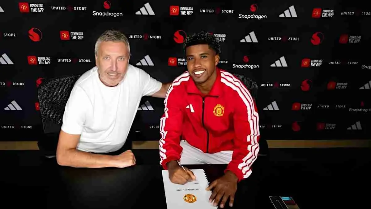 Manchester United membuat kejutan besar di bursa transfer dengan mendatangkan Andrey Santos dari Chelsea. Gelandang muda Brasil itu diproyeksikan menjadi penerus Casemiro di Old Trafford. (sumber foto : MUFC)