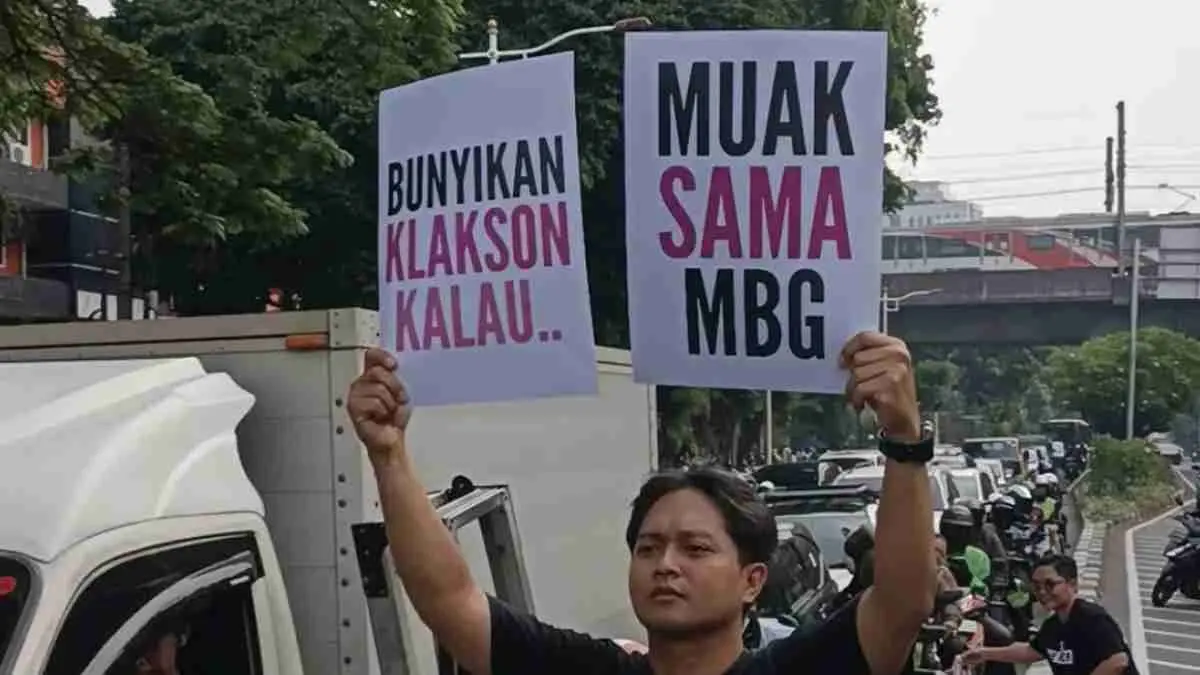 Surat penghentian pengumpulan data Program Makan Bergizi Gratis (MBG) beredar luas. Kejagung menegaskan langkah tersebut dilakukan karena masa pendataan telah selesai, bukan menghentikan penyidikan. (Dimas Choirul/Jawapos.com)