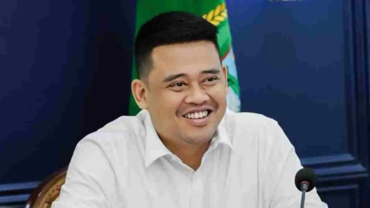 Antrean panjang BBM masih terjadi di sejumlah SPBU di Sumatera Utara. Bobby Nasution menyebut gangguan distribusi dipicu aksi sopir mobil tangki, sementara Pertamina menilai lonjakan konsumsi masyarakat menjadi penyebab utama. (Sumber Foto: Instagram @bobbynst)