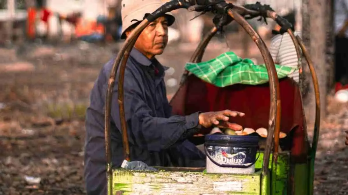 Dagangan sepi bukan selalu karena kondisi ekonomi. Ada faktor-faktor lain yang sering luput dari perhatian pedagang. (Photo by Refhad on Unsplash)
