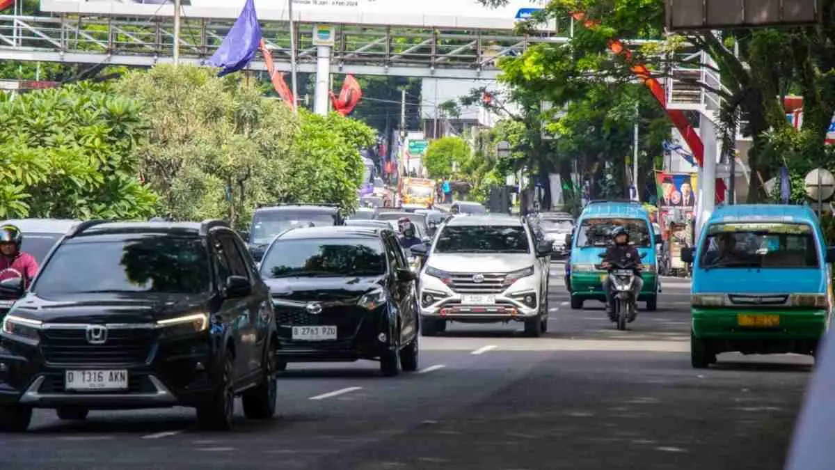 Klakson sejatinya adalah alat komunikasi di jalan raya, tetapi sering disalahgunakan. (Photo by Abdul Ridwan on Unsplash)